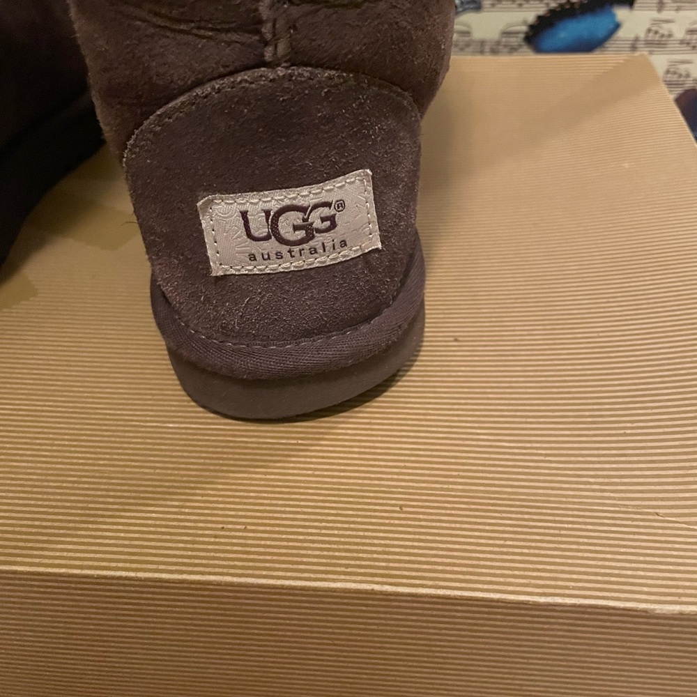 Clearance: “UGG” kids 6 women’s 8-8.5! - Picture 7 of 10